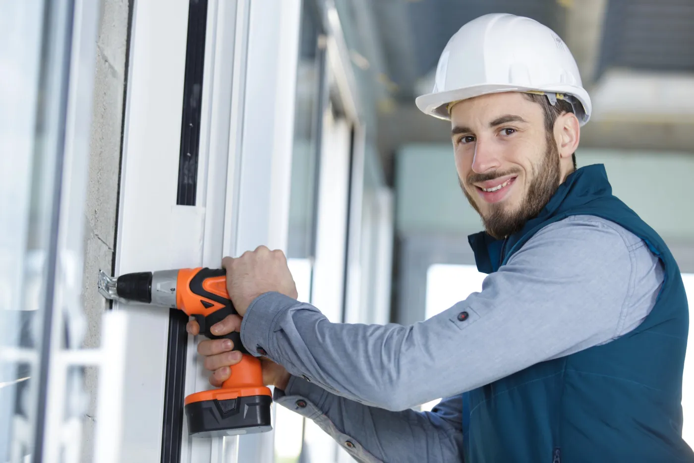 Pose d'une serrure multipoints sur une porte d'entrée à Bry-sur-Marne